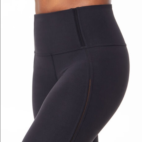 Lululemon Nulu Mesh Panels High-Rise Tight 25"
Black size 2 - Picture 2 of 5